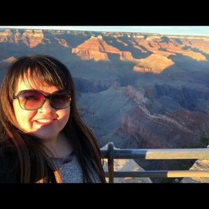 Meet your Posher, Mayra